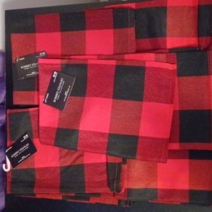 8 New Robert Stanley Home Collection Napkins